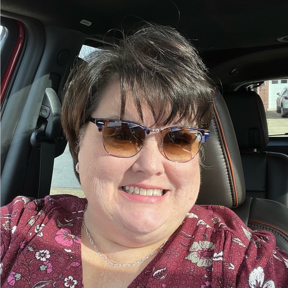 Meet your Posher, Angela